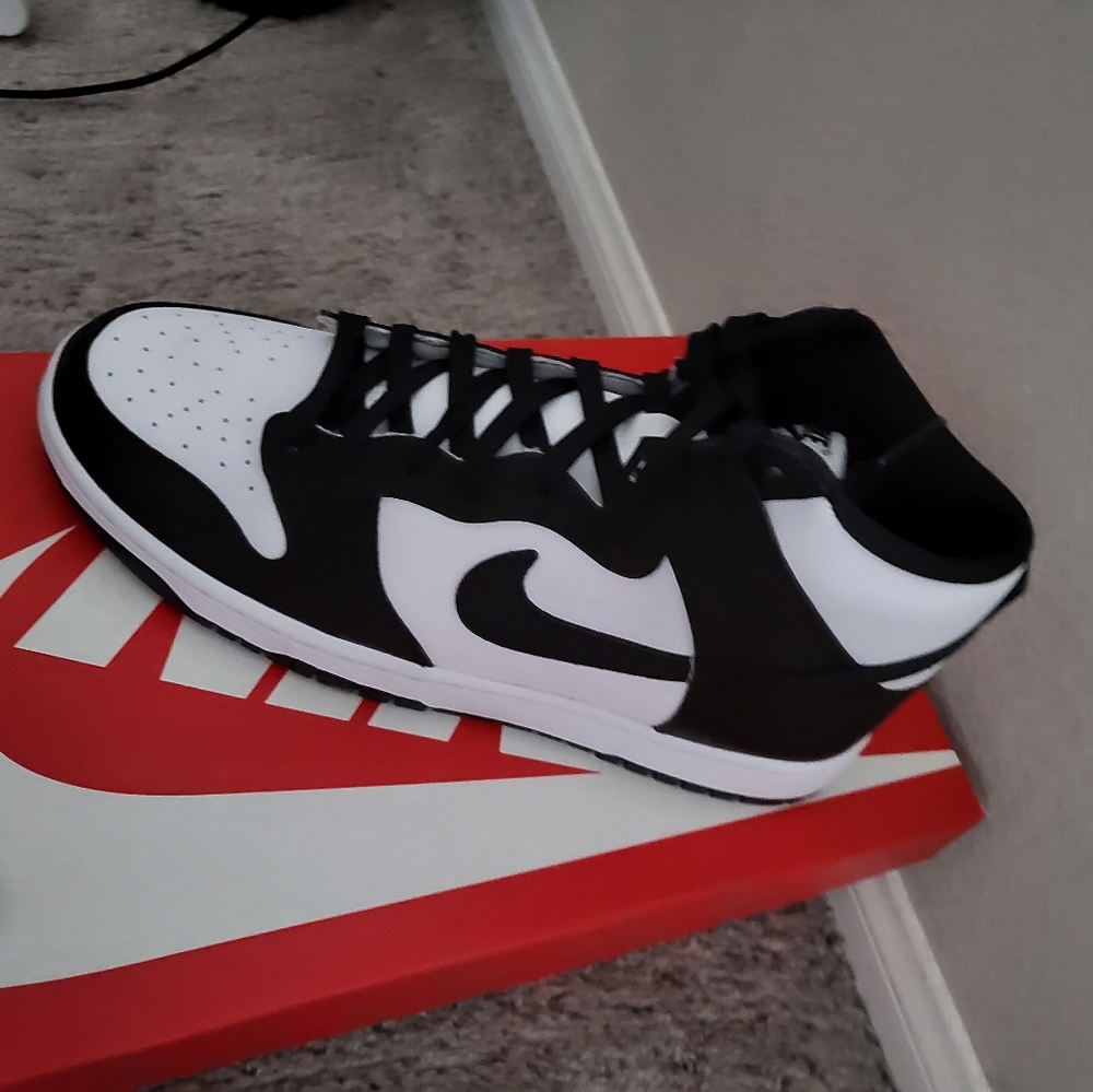 Nike Panda Dunks
